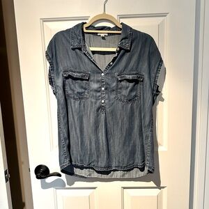 ❄️ Sale! Factory Distressed Short Sleeve Denim Button-Up Women's Top. Size Small
